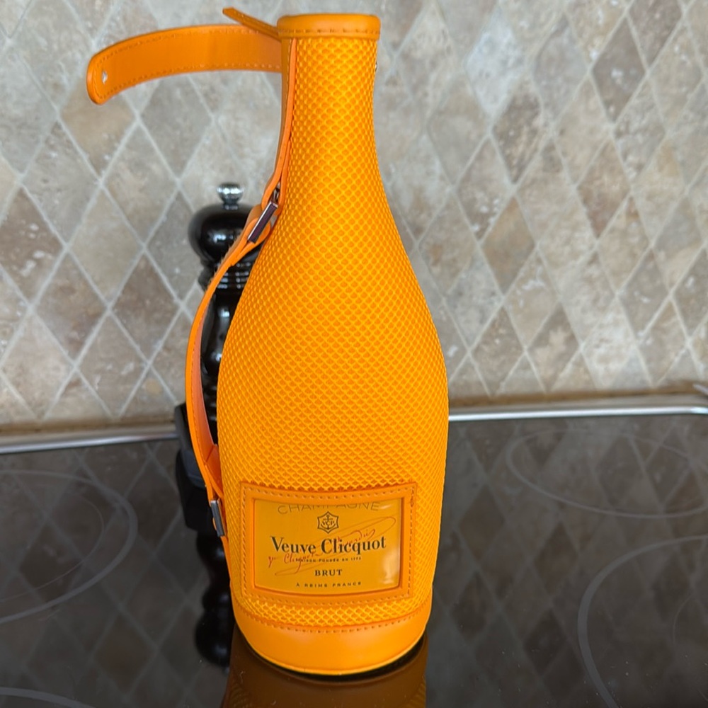 BRAND NEW - Veuve Clicquot insulated sleeve